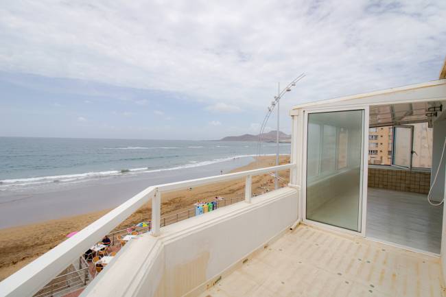 En première ligne de la plage de Las Canteras avec vue directe sur la mer