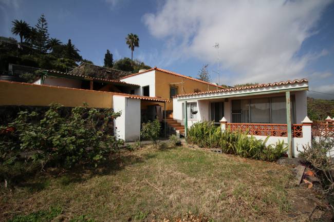Large house with building plots on La Palma island