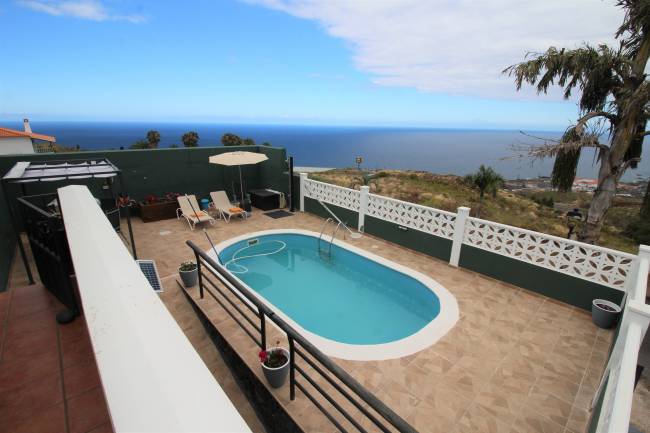 Bonita casa con piscina y vistas al mar  La Grama