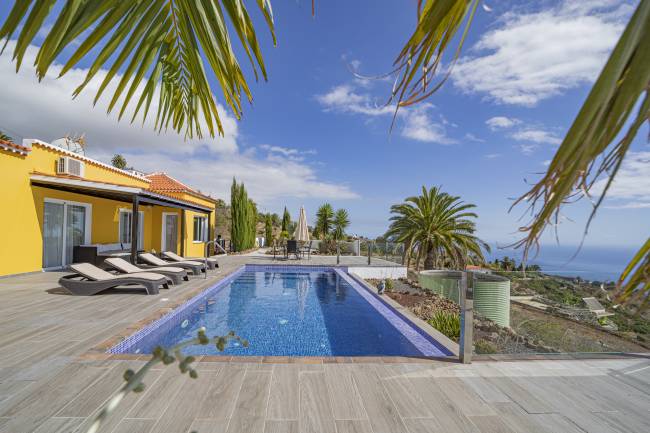 Villa de vacances moderne avec piscine près de Tijarafe La Palma