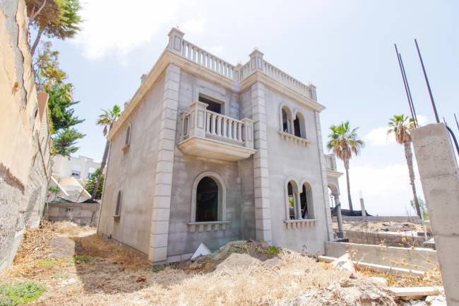 Chayofa New construction villa with pool to finish